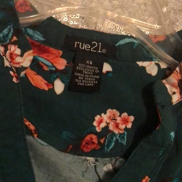 ‼️Coming Soon‼️ Jade Floral Blouse - Picture 3 of 4